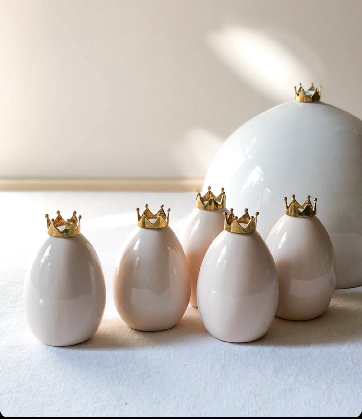 Handmade Lustered Ceramic Eggs with Crown / Nest