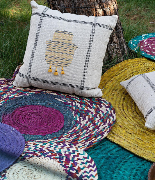 Hand-knit kilim hand design cushion