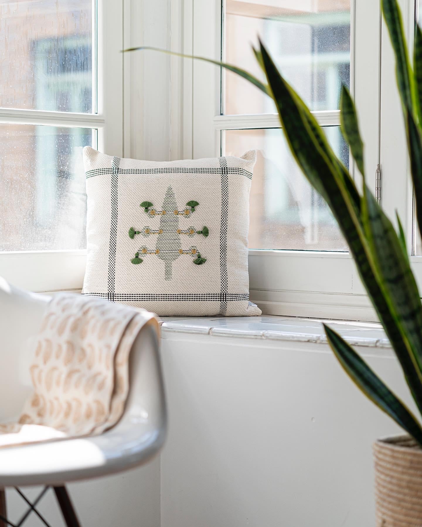 Hand-knit kilim cedar design cushion cover