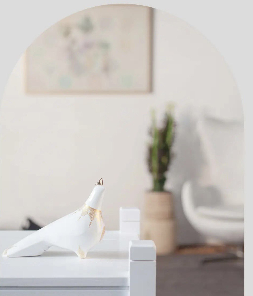 Ceramic pigeon with a gold crown- Fortune