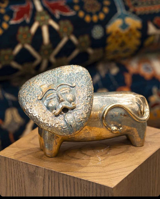 Golden ceramic Lion with triangular head - small